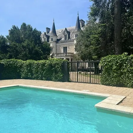 The West Wing, Chateau De La Couronne *